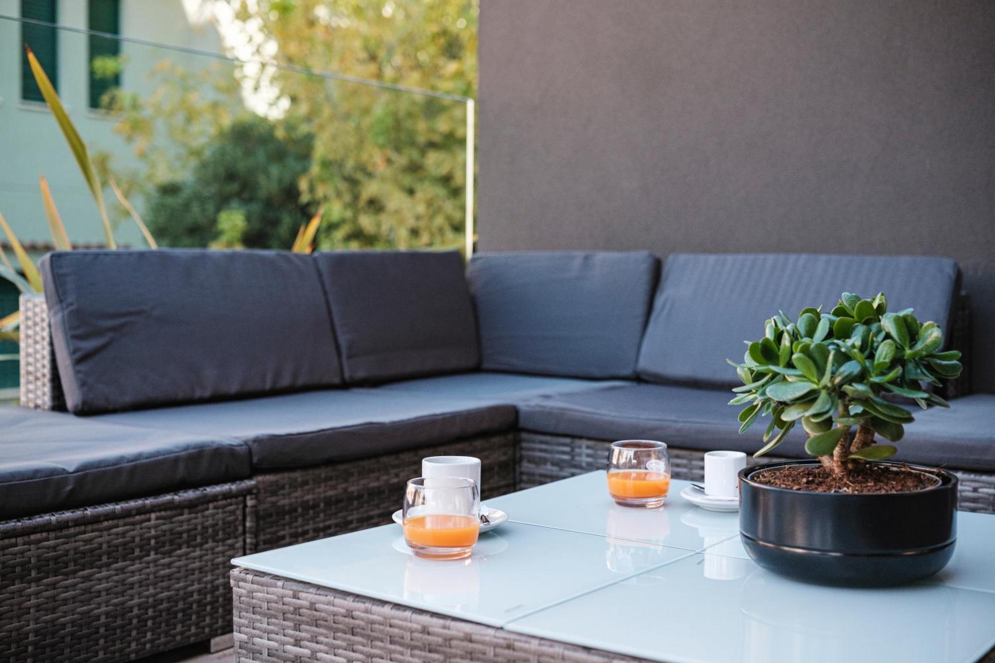 Residence Goldoni6 Suite Apartment Rimini Zewnętrze zdjęcie
